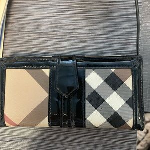 Burberry wallet womens